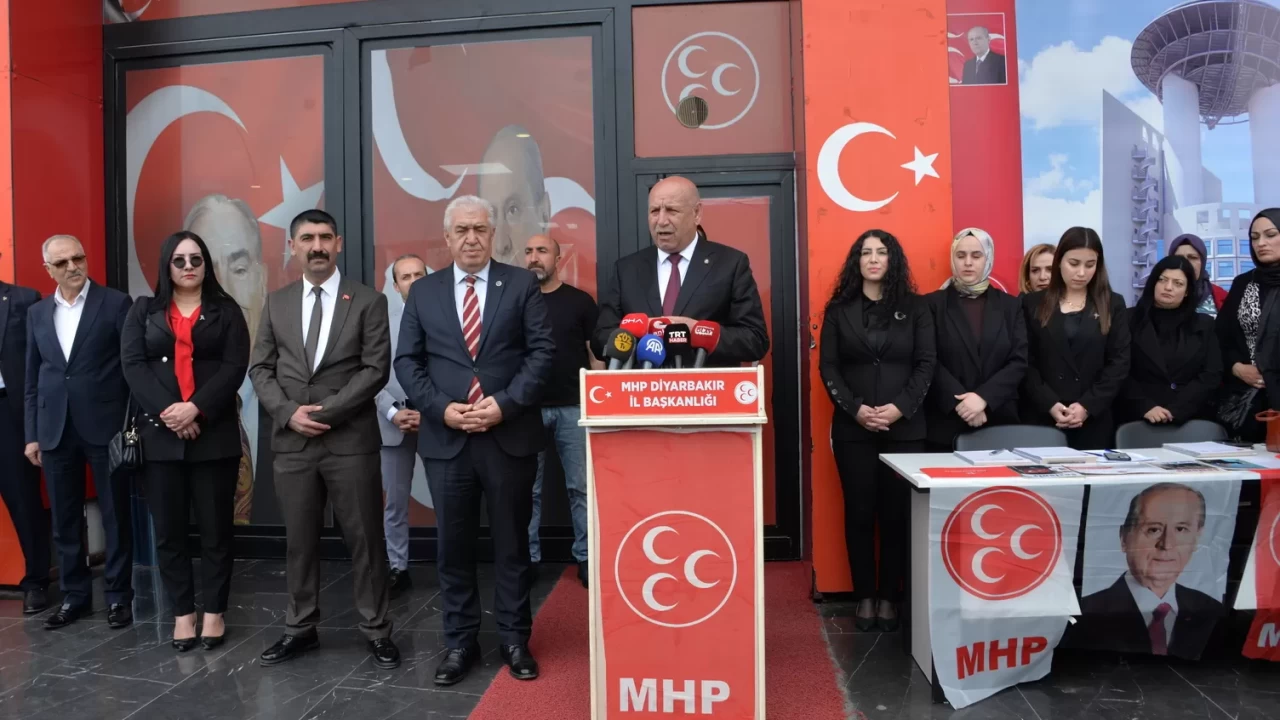 MHP’ye Diyarbakır’da 500 kişilik katılım! Rozet takdimi yapıldı