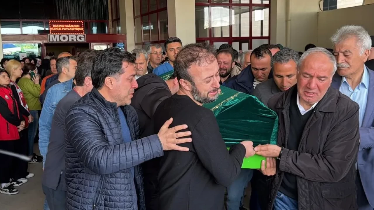Evlatlara acı veda: Ayser Çalık Ortaokulu'nun fidanları son yolculuğuna uğurlanıyor