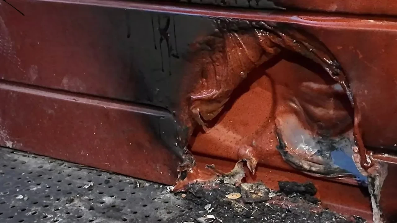 Önce alkol aldılar, sonra kaydırağı yaktılar! Polis her yerde o magandaları arıyor