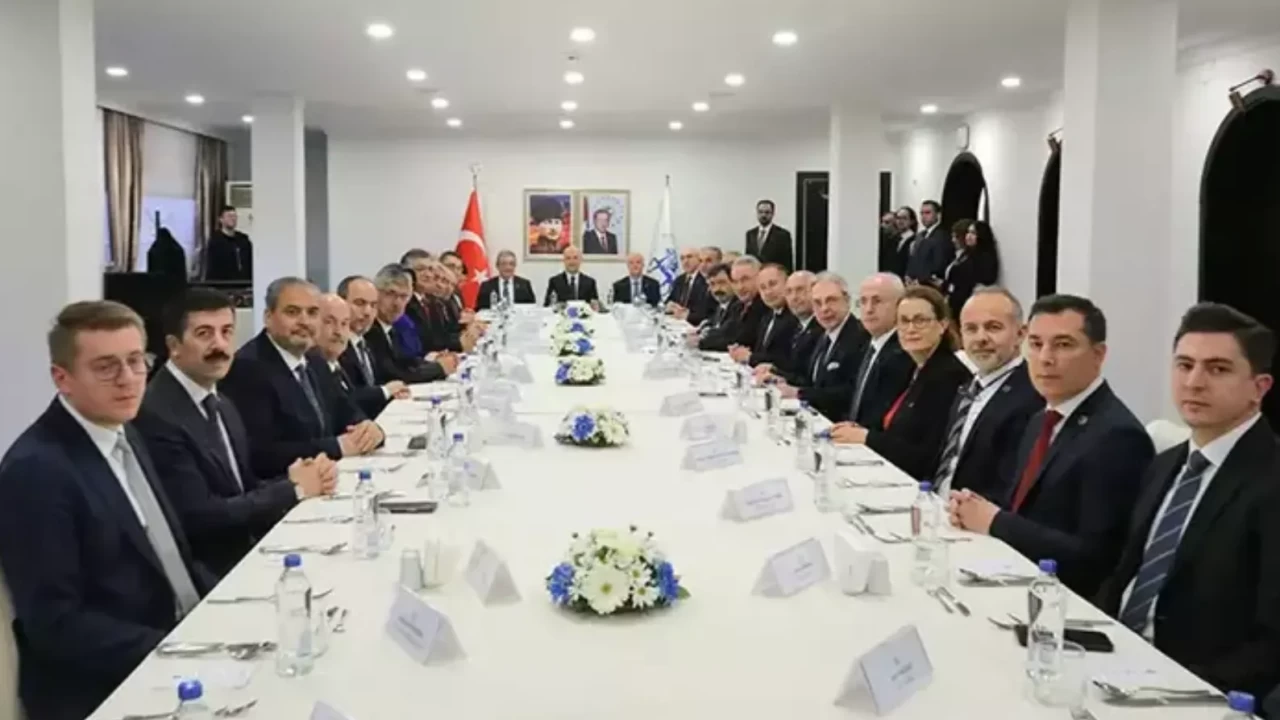 YÖK Başkanı Özvar’dan İzmir'de konuştu: Üniversitelerin projelerini yerinde inceledi!