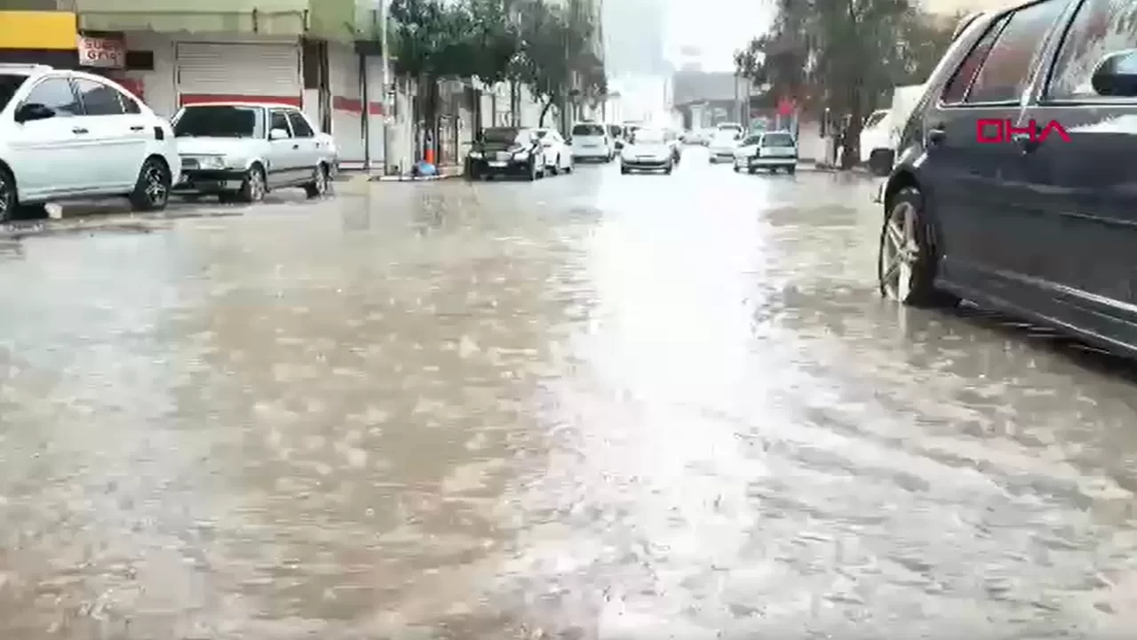 Mardin'i sağanak vurdu! Yollar göle döndü