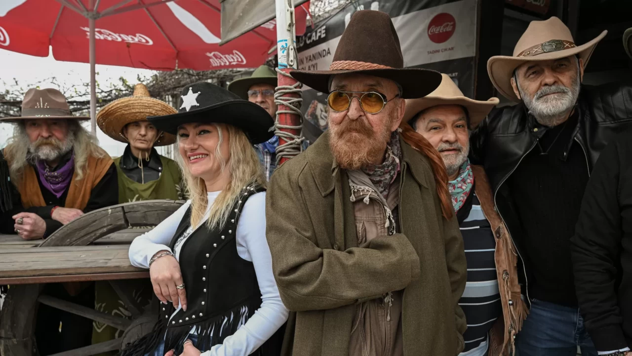 Samatya’da bir Vahşi Batı kasabası: Bu kahvehanede sadece 'Kovboylar' var!