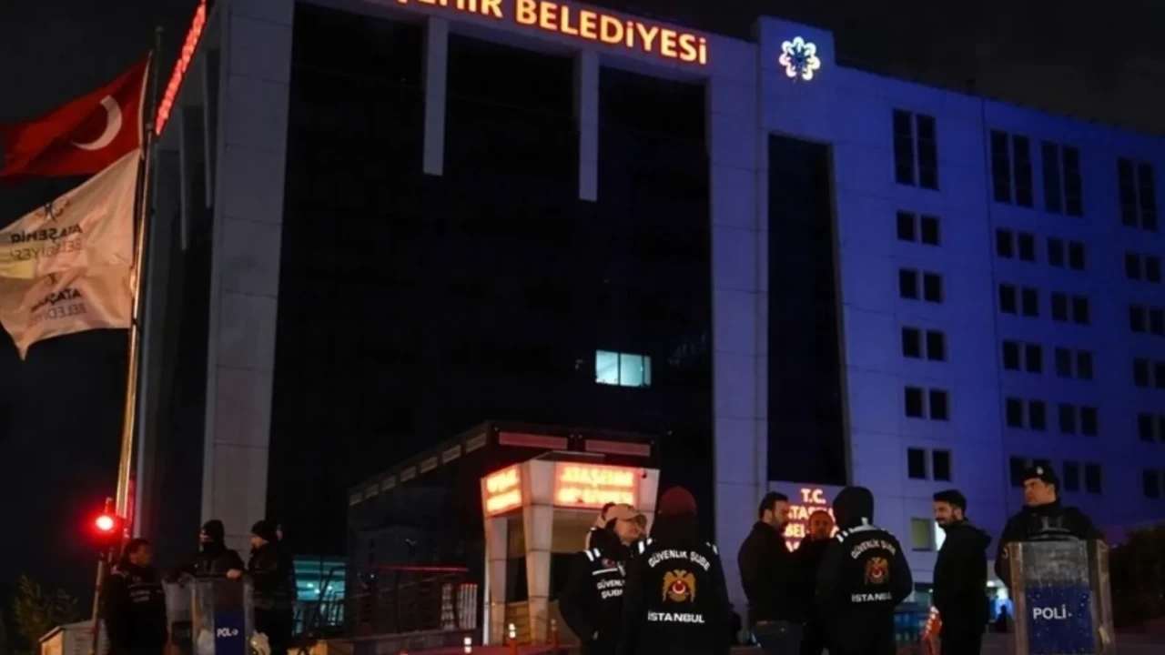 Ataşehir Belediyesine yönelik operasyonda 18 şüpheli gözaltına alındı