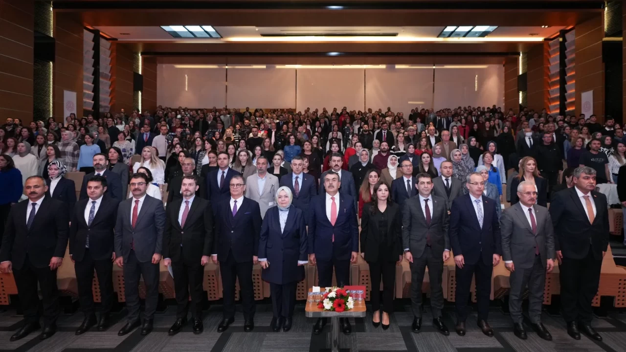 MEB’den Özel Öğrencilere Dijital Devrim: ÖZDE Platformu Tanıtıldı!  Hiçbir Öğrenci Sistemin Dışında Kalmayacak