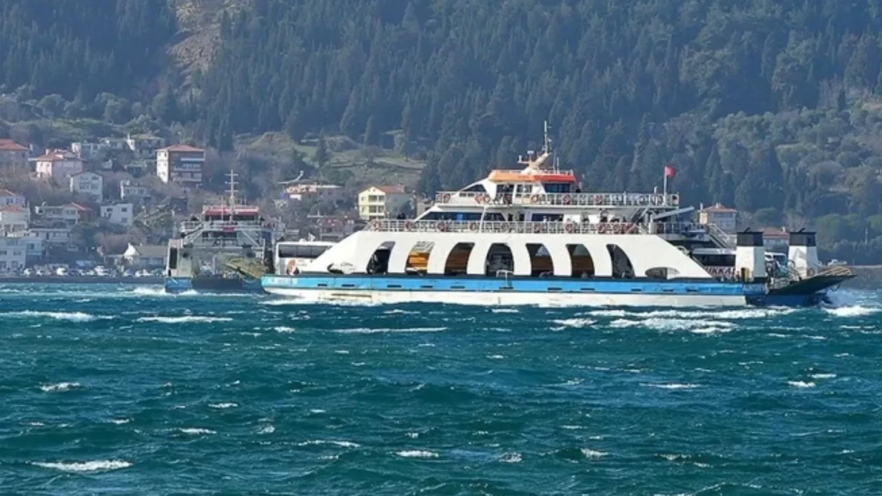 Deniz ulaşımında son dakika: Olumsuz hava şartları nedeniyle seferleri durdurdu
