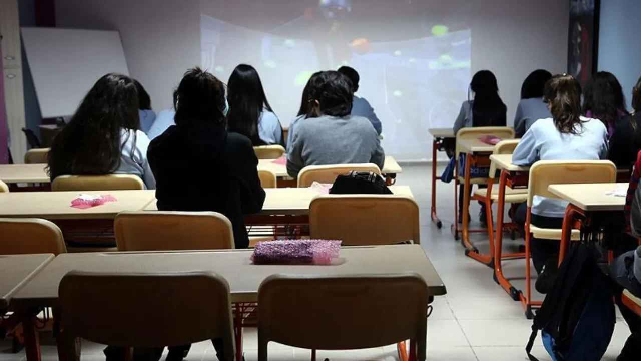 BUGÜN OKULLAR TATİL Mİ? 15 Nisan Çarşamba İstanbul, Ankara, İzmir valilik açıklaması geldi mi? Siverek'teki saldırı sonrası MEB'den son dakika kararı!