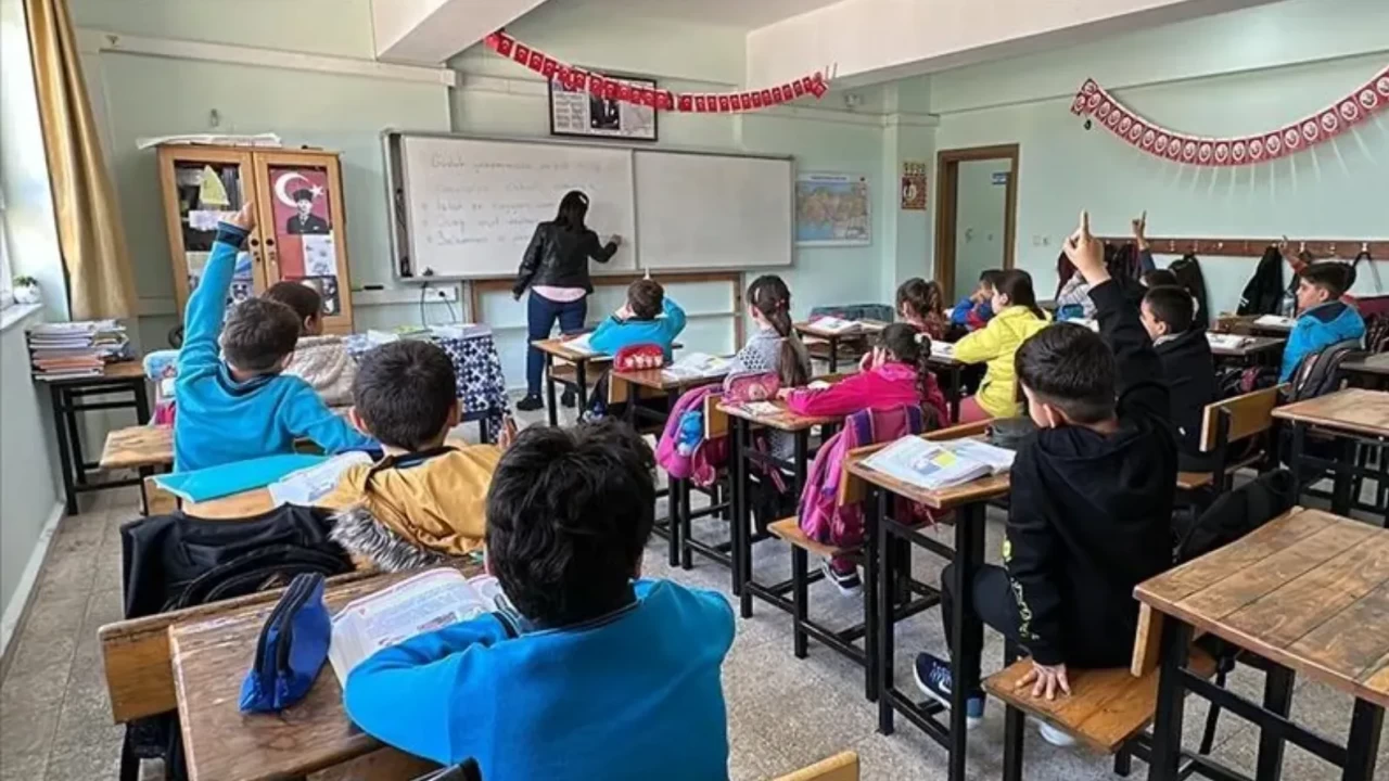 ŞANLIURFA OKULLAR TATİL Mİ? 15 Nisan Çarşamba Şanlıurfa'da yarın okul Var mı? Siverek saldırısı sonrası grev kararı ve tatil olan okullar listesi!