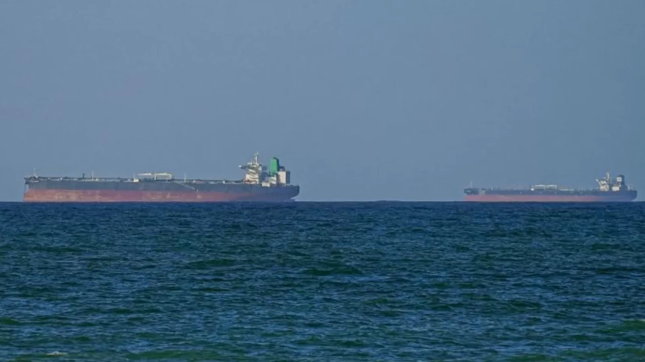 Hürmüz Boğazı'nda tansiyon zirvede: ABD, İran gemilerini geri döndürdü!