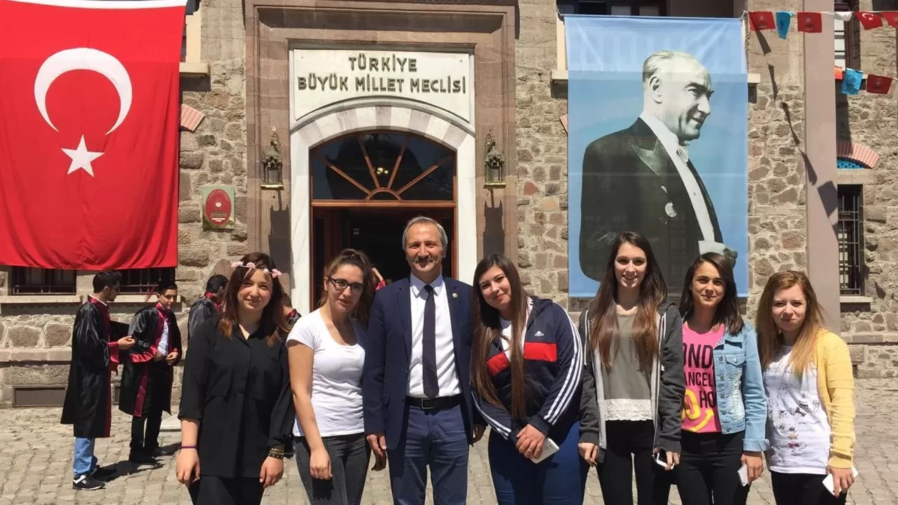 MHP’li Yurdakul’dan 23 Nisan mesajı: Bizim her bir evladımız Türkiye’nin geleceğidir