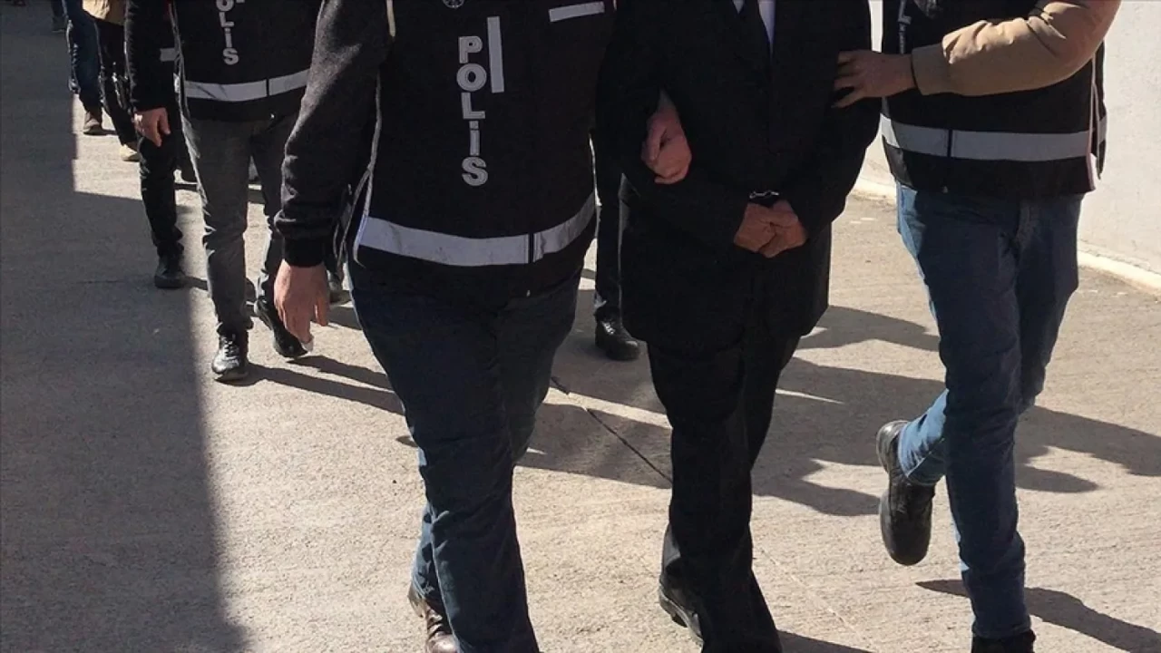 Burdur'da kan donduran olay! Tartıştığı adamın eşini ve oğlunu vurdu