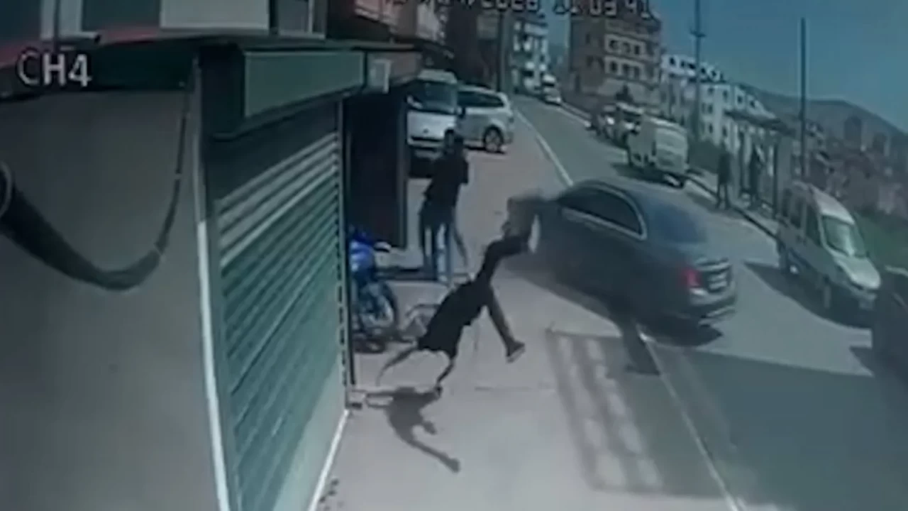 Gebze’de Dehşet Anları: Çocuğunu Tehdit Ettiği İddiasıyla Motosikletliyi Araçla Biçti!