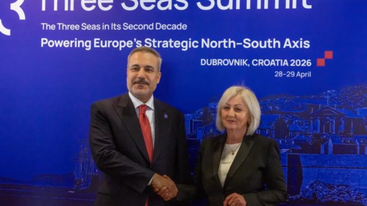 Üç Deniz Girişimi Zirvesi’nde diplomasi trafiği: Bakan Fidan, Bosnalı mevkidaşıyla buluştu