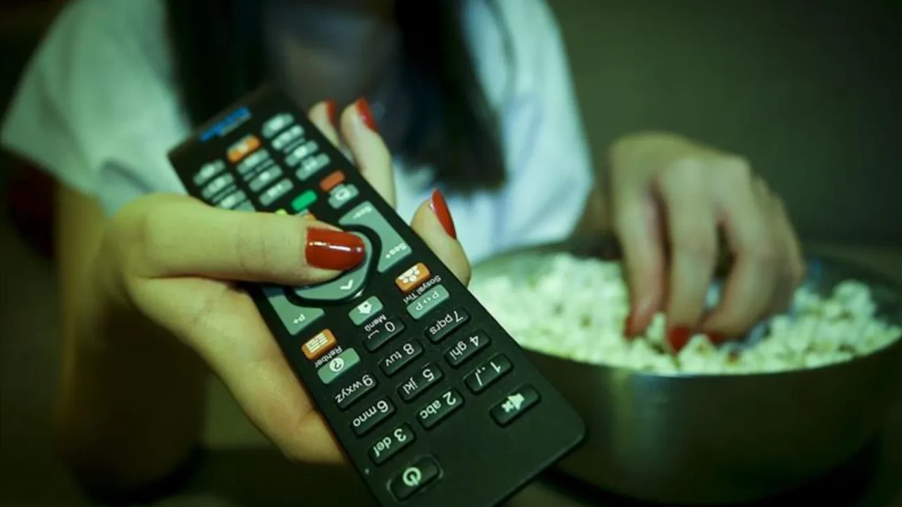 BU AKŞAM HANGİ DİZİLER VAR? 12 Nisan 2026 TV yayın akışı: Show TV, Kanal D, Star TV, TV8, TRT1, ATV ve NOW TV rehberi