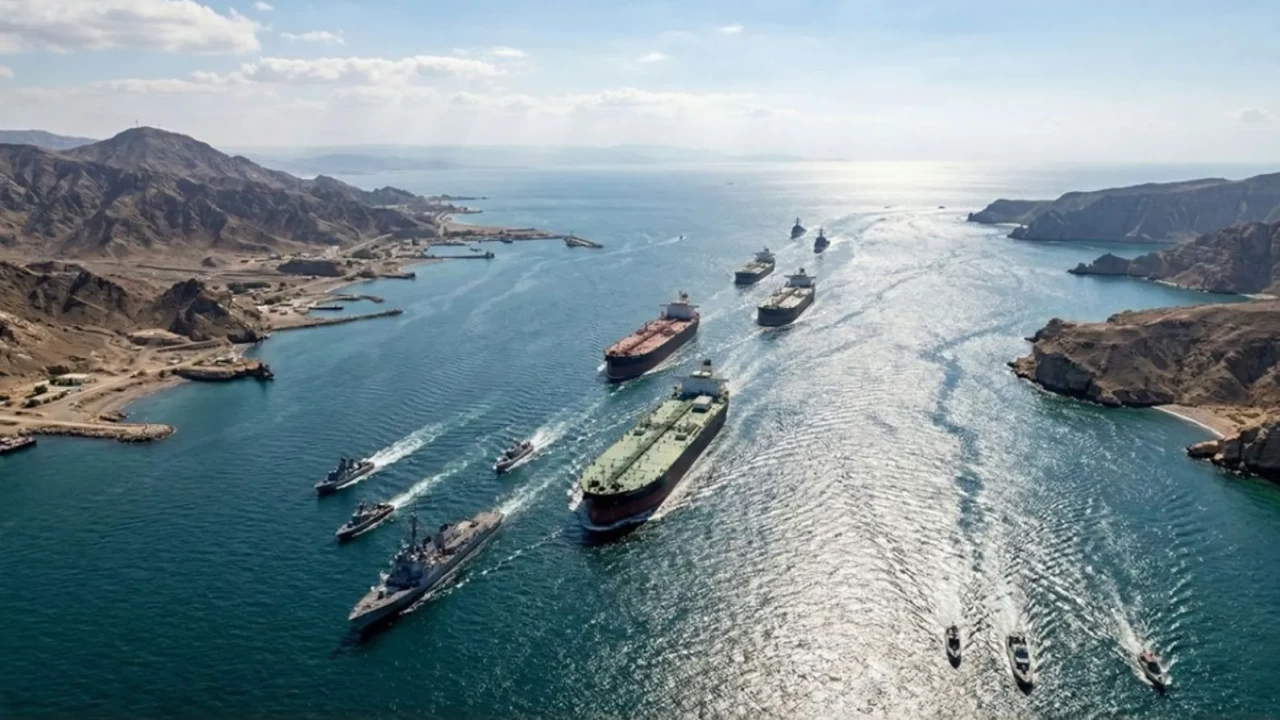 Hürmüz'de tanker trafiği yeniden başladı: Dev ham petrol gemileri ablukayı zorluyor!