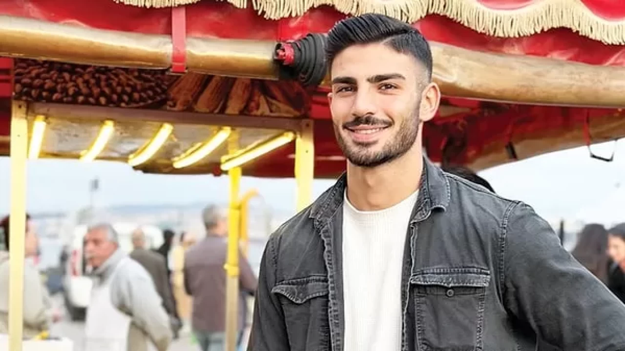 Yakışıklı Mısırcı Alper Temel kimdir, nereli? Yakışıklı Mısırcı Alper Temel nerede mısır satıyor?