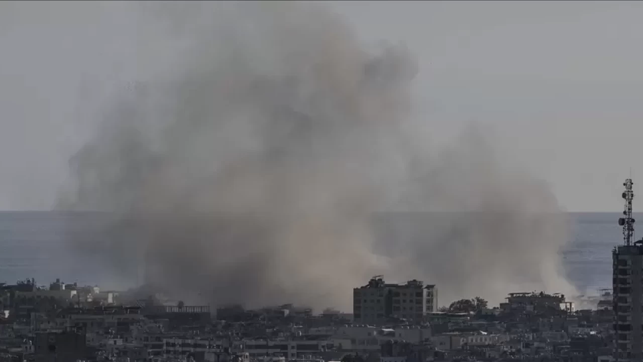 İsrail'in saldırı tehditleri sonrası Lübnanlılar evlerini terk etmeye başladı