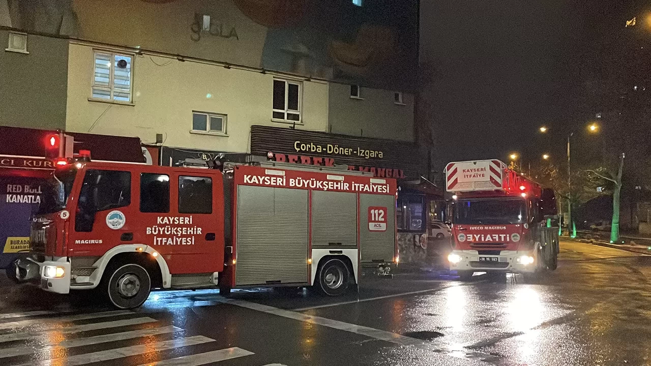 Kayseri'de bir otelde korkutan yangın! Ekiplerin müdahalesiyle söndürüldü