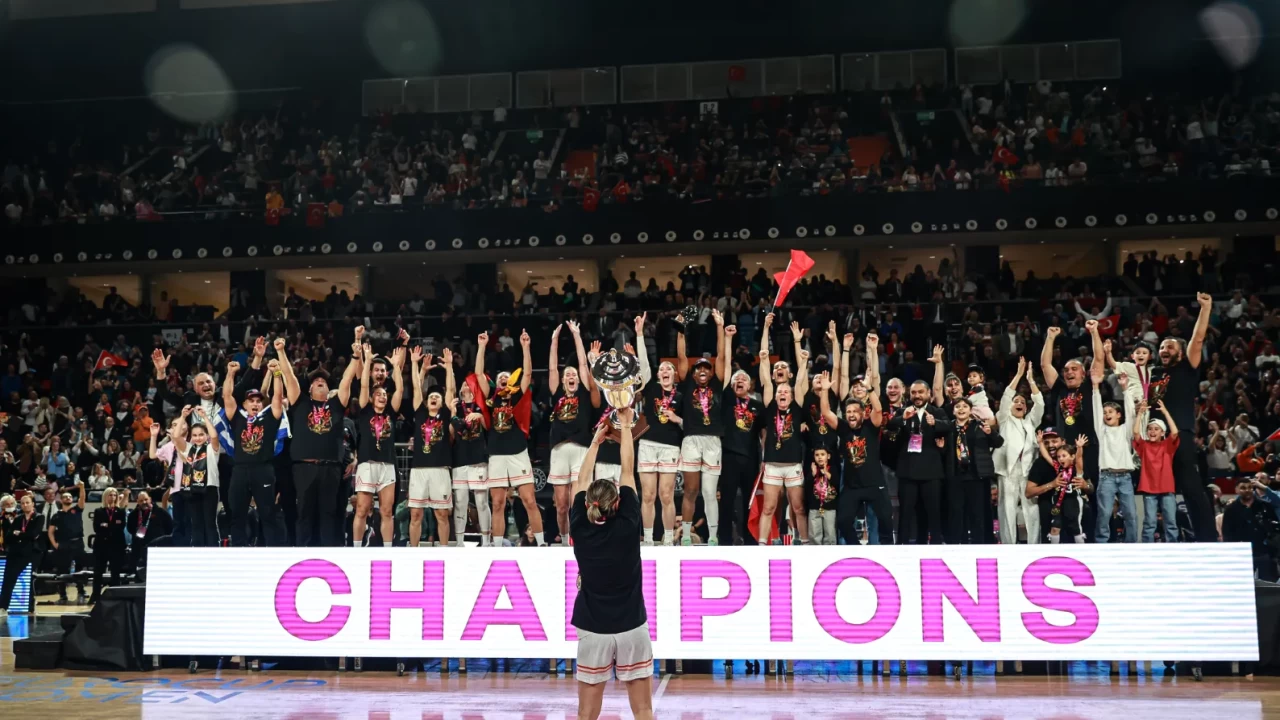 Anadolu’dan doğan Avrupa güneşi! ÇBK Mersin kupayı kaldırdı