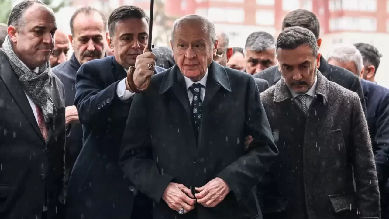 MHP Lideri Devlet Bahçeli, Başbuğ Alparslan Türkeş'i kabri başında andı!