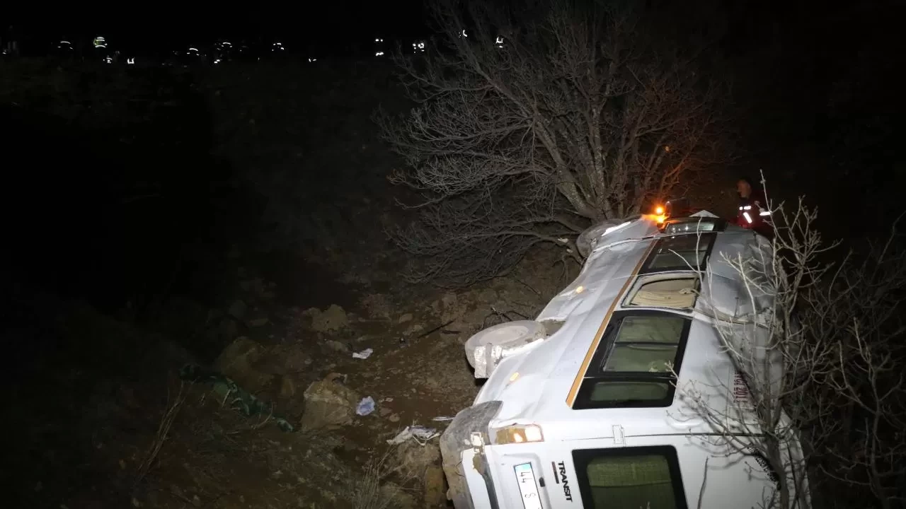 Malatya'da maden işçilerini taşıyan minibüs devrildi: 2 ölü, 10 yaralı