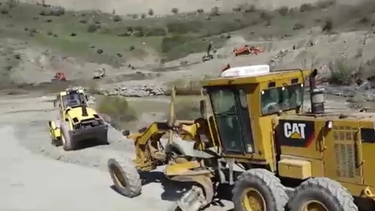 Hakkari-Van karayolunda dağlar geçit vermedi: TSK'dan bölge trafiğini kurtaracak devasa plan!