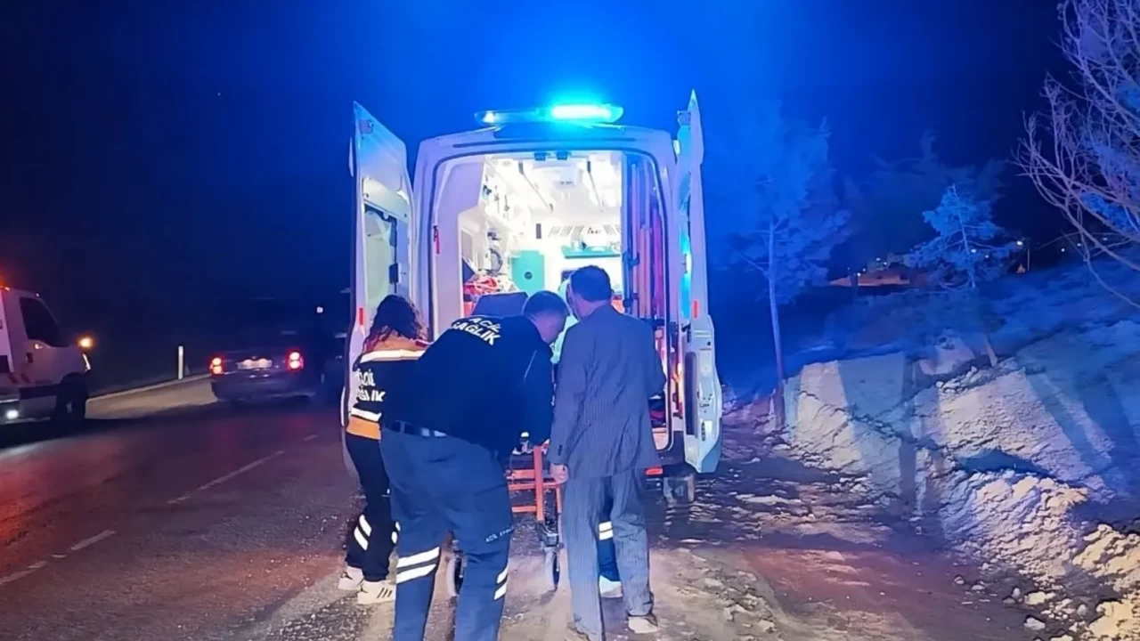 'Vallahi ben sürüyordum!' dedi ama polis inanmadı! Kırıkkale'deki kazada akılalmaz tiyatro: Yara izi yok, alkol şişesi çok!