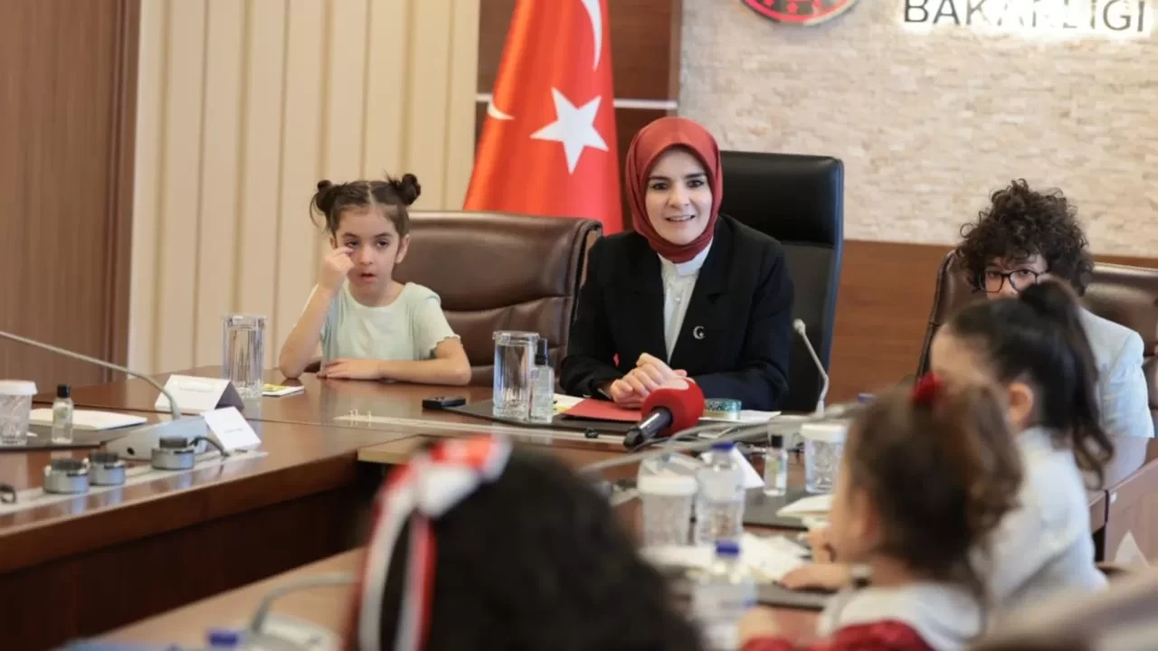 23 Nisan’da anlamlı buluşma! Bakan Göktaş şehit ve gazi çocuklarını ağırladı