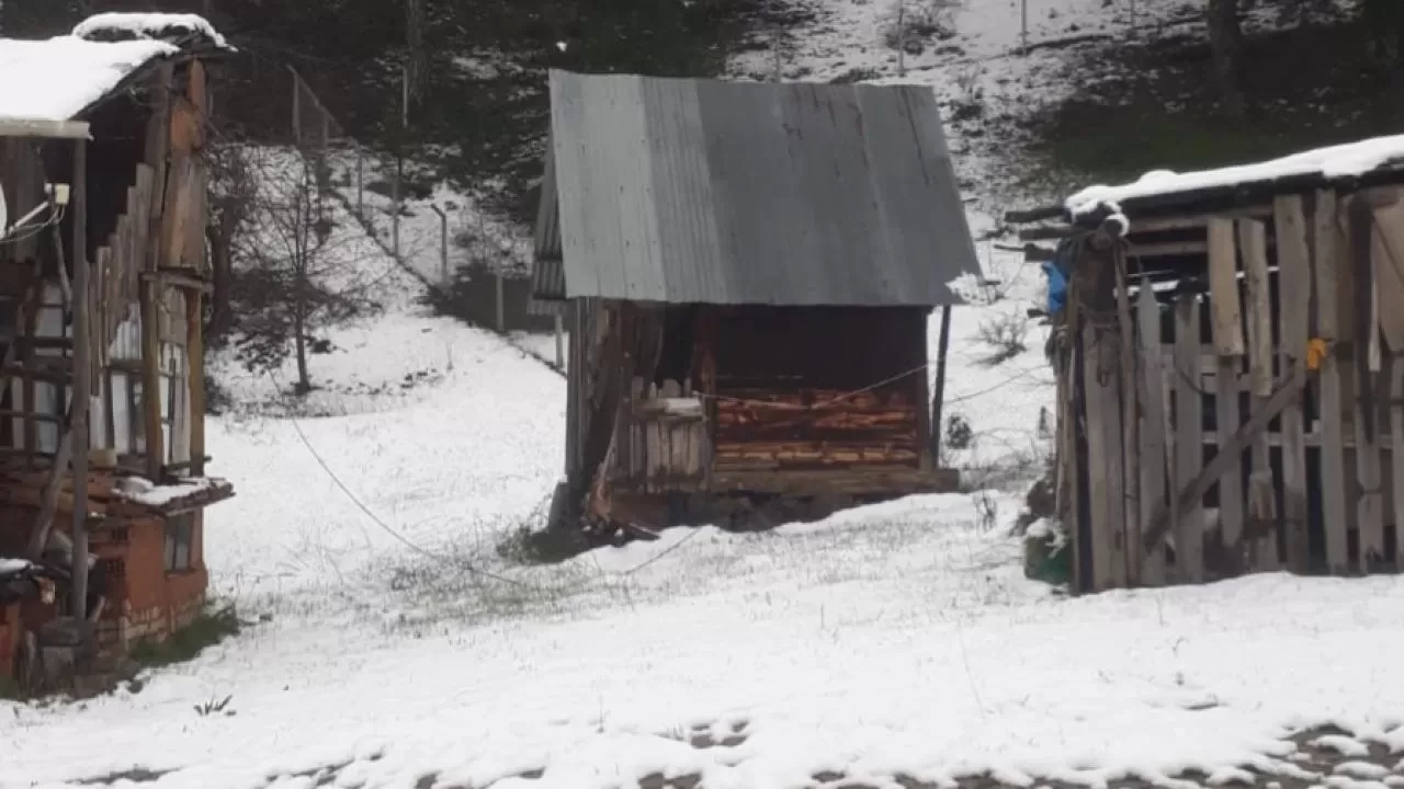 Ankara'nın yüksek kesimleri beyaz büründü! Kar kalınlığı yer yer 10 santimetreye ulaştı