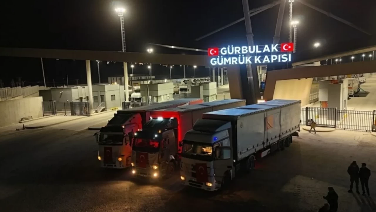 Türk Kızılay İran’a 4 Tır İnsani Yardım Gönderdi