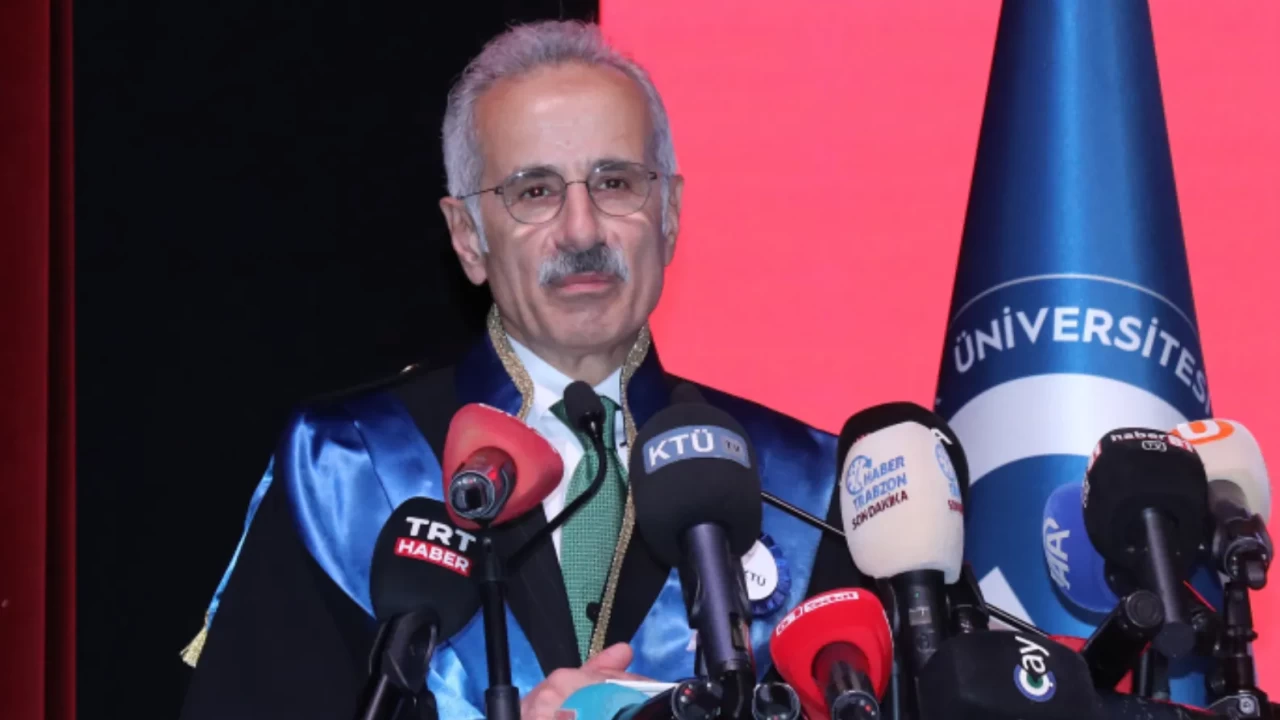 Bakan Uraloğlu'ndan Trabzon'a dev projeler: Yeni havalimanı ve raylı sistem yolda