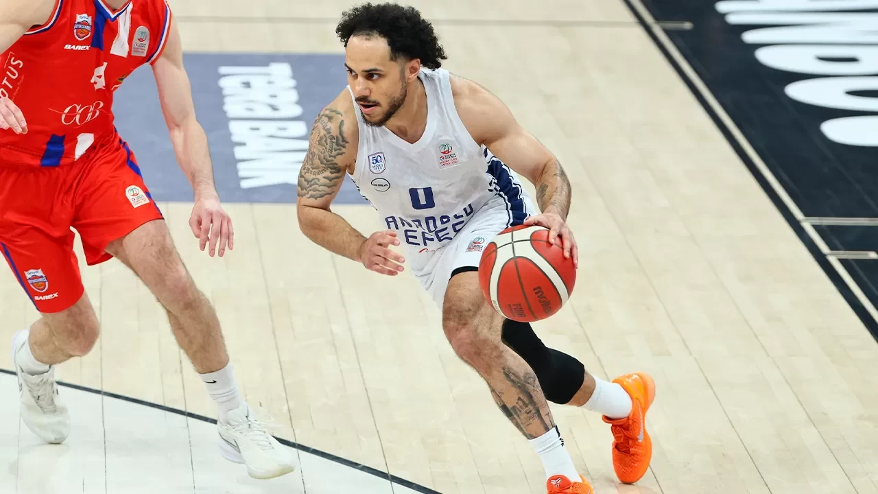 Anadolu Efes normal sezonu farklı galibiyetle kapattı | Maç Sonucu Anadolu Efes 113-79 Büyükçekmece Basketbol