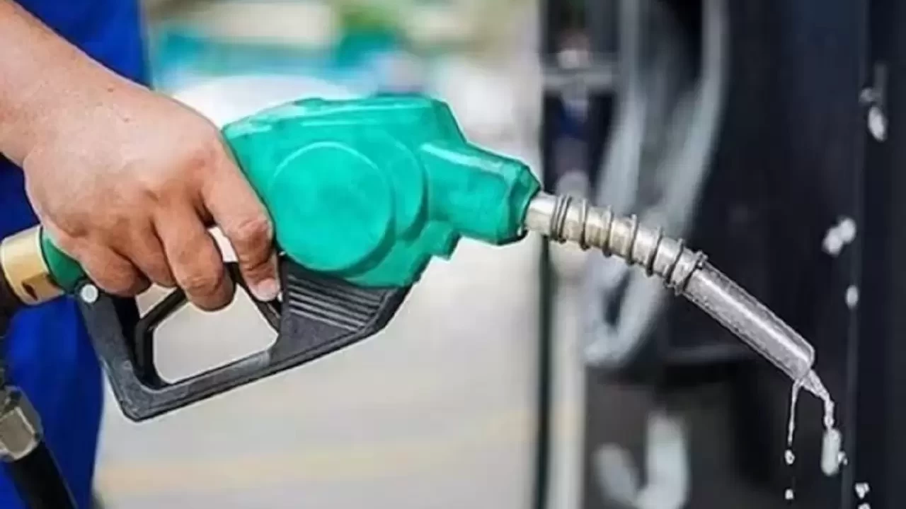 ABD-İran görüşmesi olumlu yansıdı! Petrol fiyatları yüzde 5 düştü
