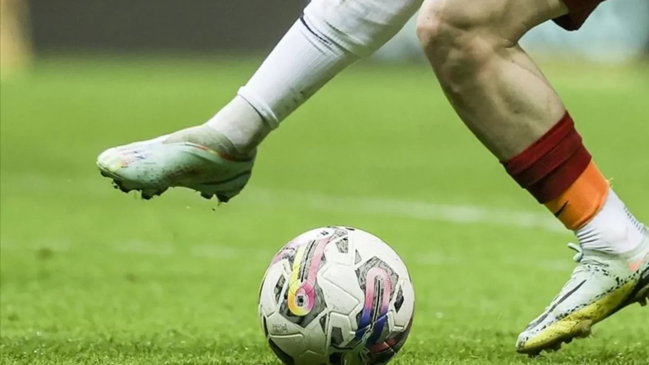 BUGÜN KİMİN MAÇI VAR? 2 Mayıs 2026 maç programı ve TV yayın akışı! Galatasaray, Fenerbahçe, Trabzonspor maçı hangi kanalda?