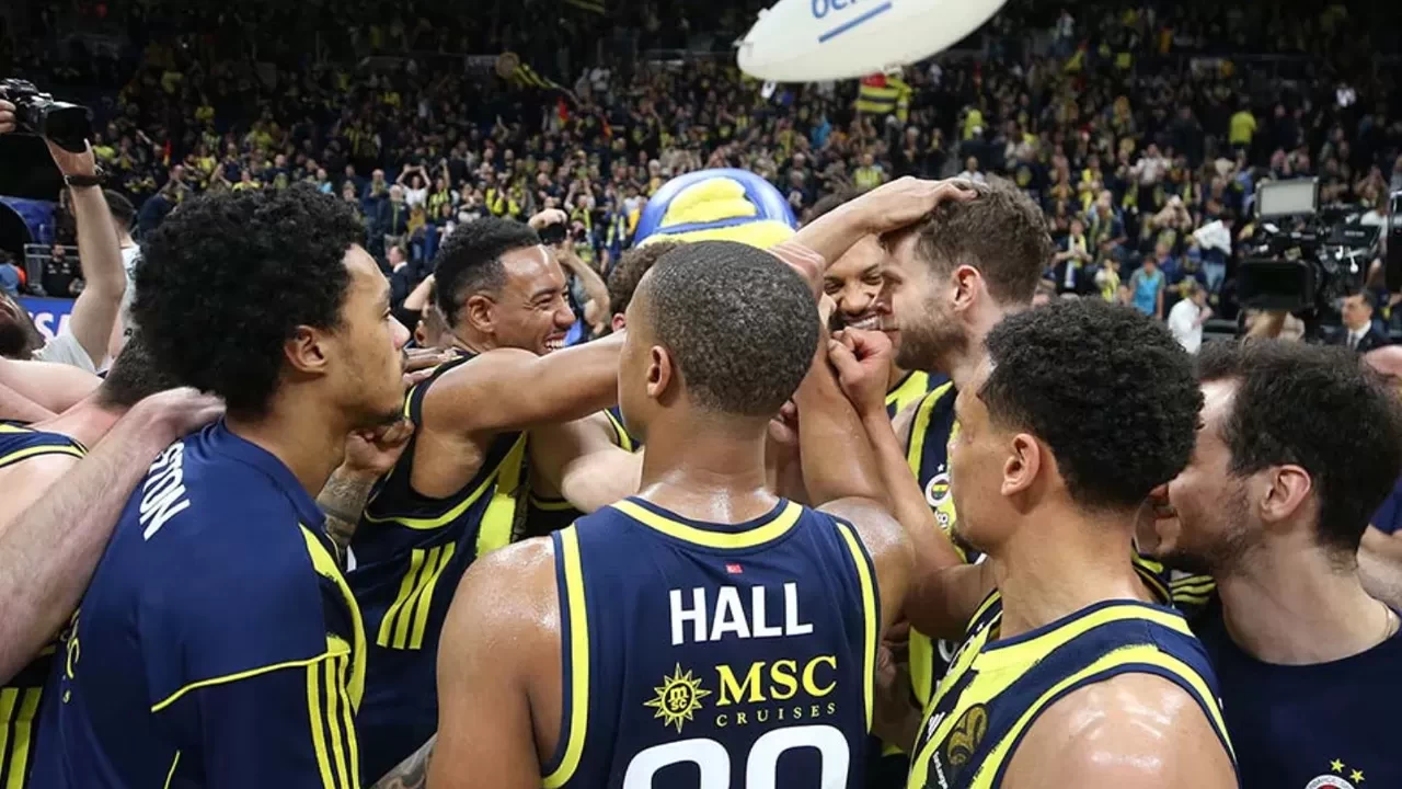 Fenerbahçe Erkek Basketbol Takımı, EuroLeague Dörtlü Finali için Atina’ya ulaştı