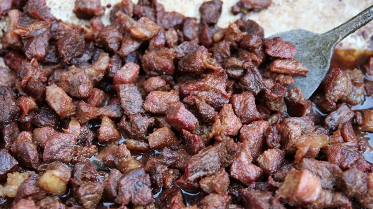 Kardiyologlardan bayramda 'kavurma' alarmı! Sabah aç karna yiyenler dikkat: Kalp krizini tetikliyor...