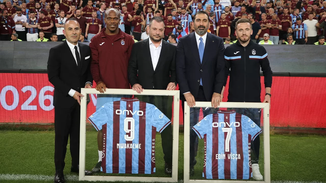 Antalya'da duygusal anlar: Trabzonspor'da Edin Visca ve Nwakaeme veda etti