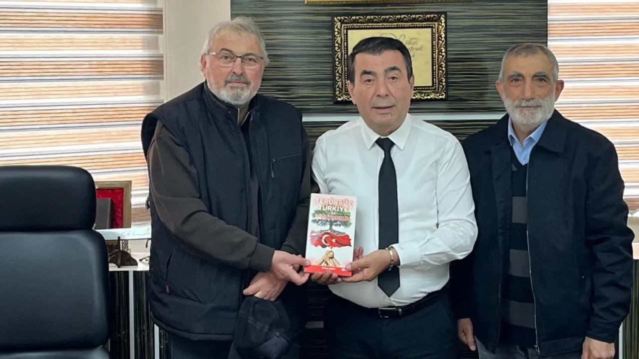 Terörsüz Türkiye ideali kitaplaştı! MHP Lideri Bahçeli’nin hediyesi şehit ailelerine ulaştı