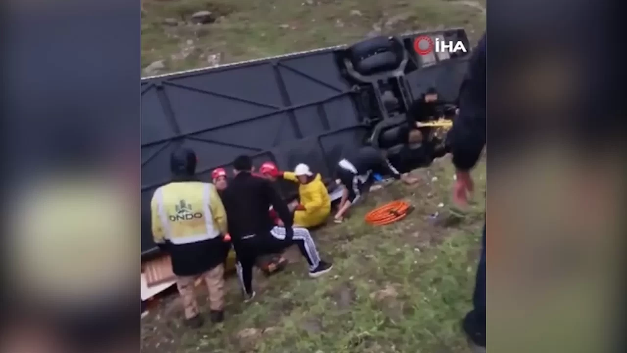 Malatya'da otobüs devrildi! Çok sayıda yaralı var...
