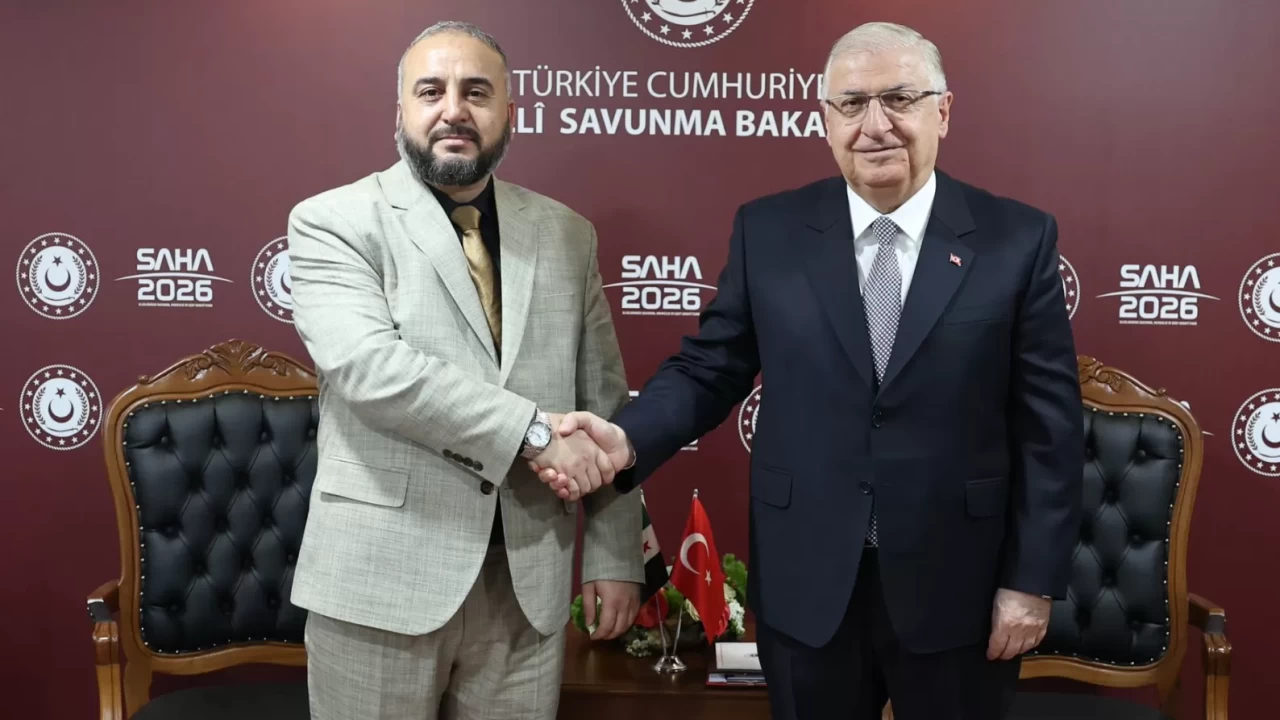 Bakan Güler, Suriye Savunma Bakanı Kasra ile SAHA 2026’da görüştü