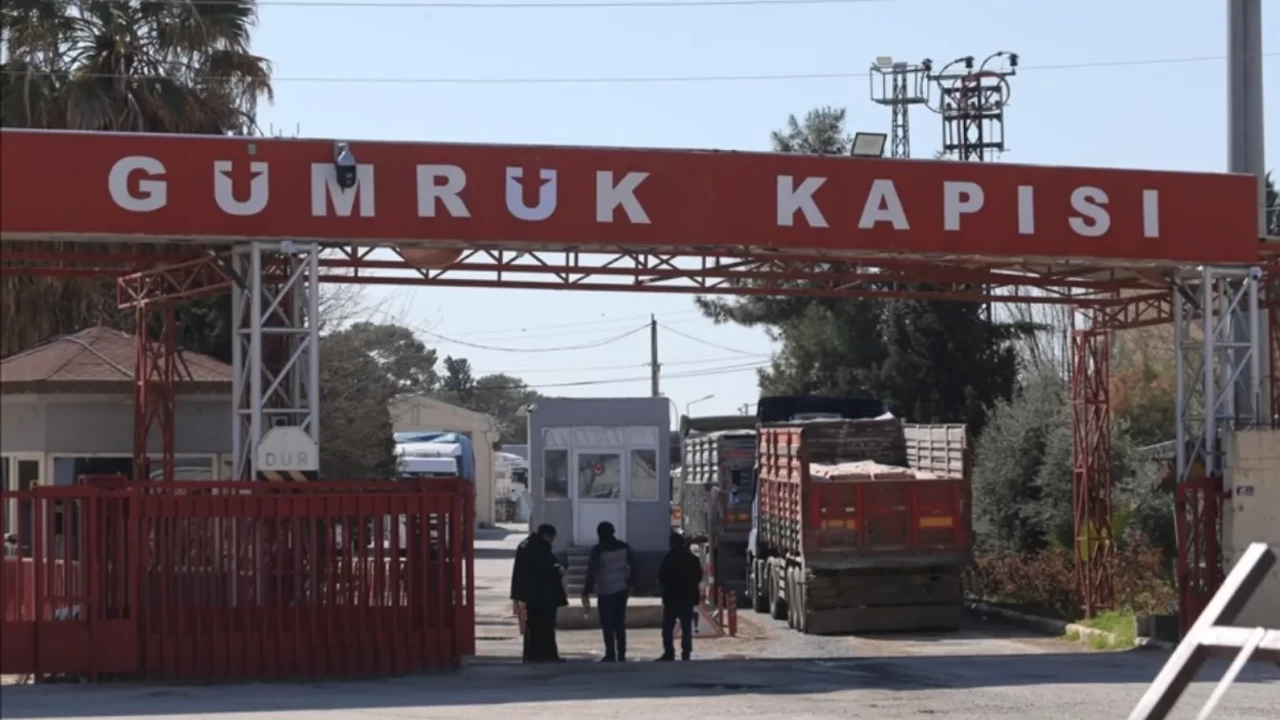 Akçakale’de 12 yıllık hasret bitiyor! Valilik duyurdu: Gümrük kapısı yarın açılıyor! Kimler pasaportla geçebilecek?