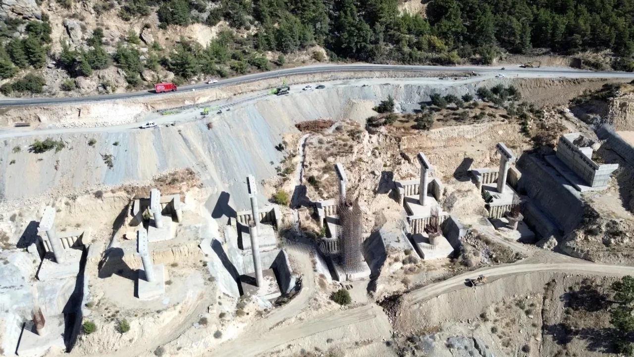 Bakan Uraloğlu duyurdu: 105 dakikalık yol 70 dakikaya düşecek