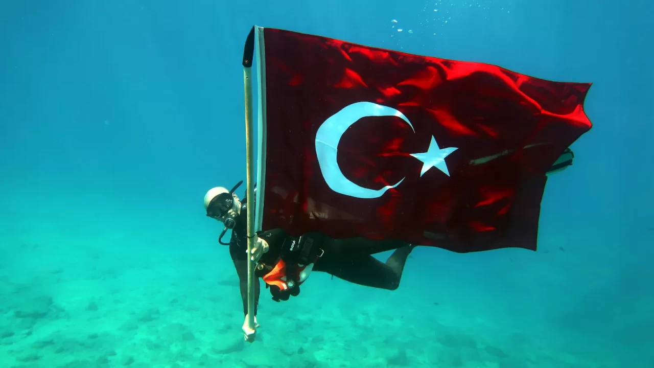 Mavi Vatan'ın derinliklerinde 19 Mayıs coşkusu!