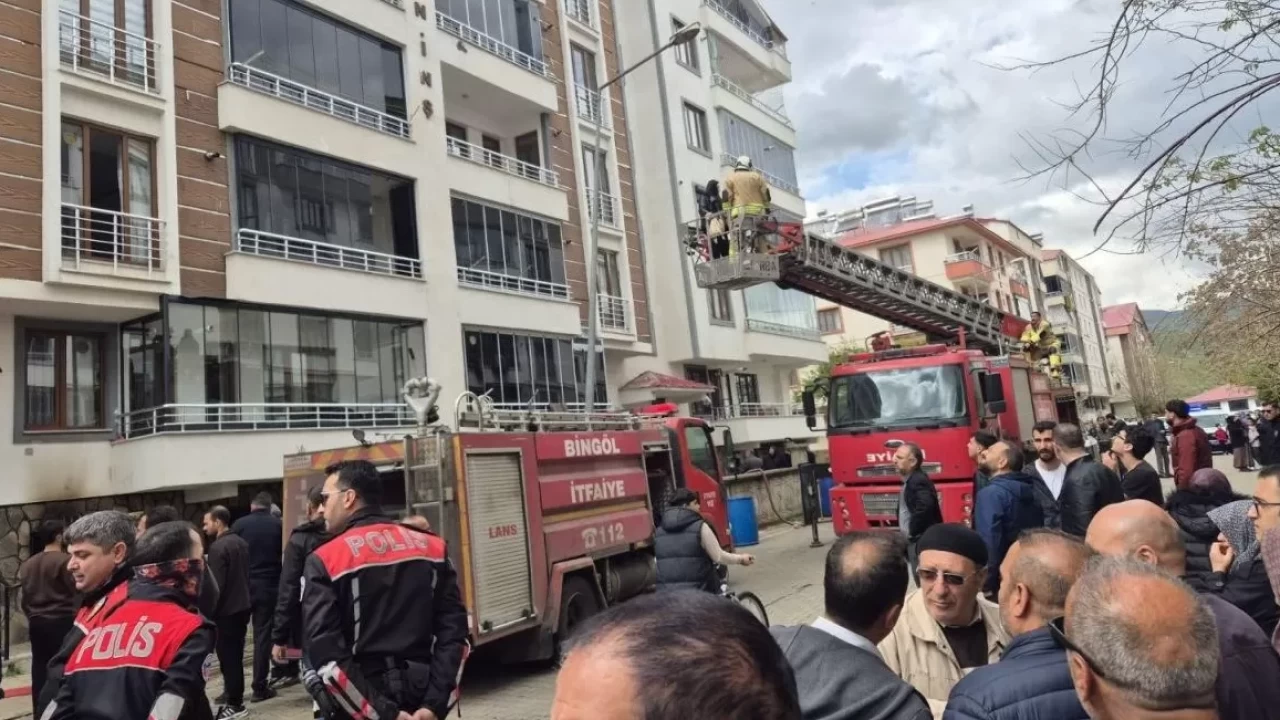 Bingöl’de 5 katlı binada can pazarı: 13 kişi için zamanla yarış!