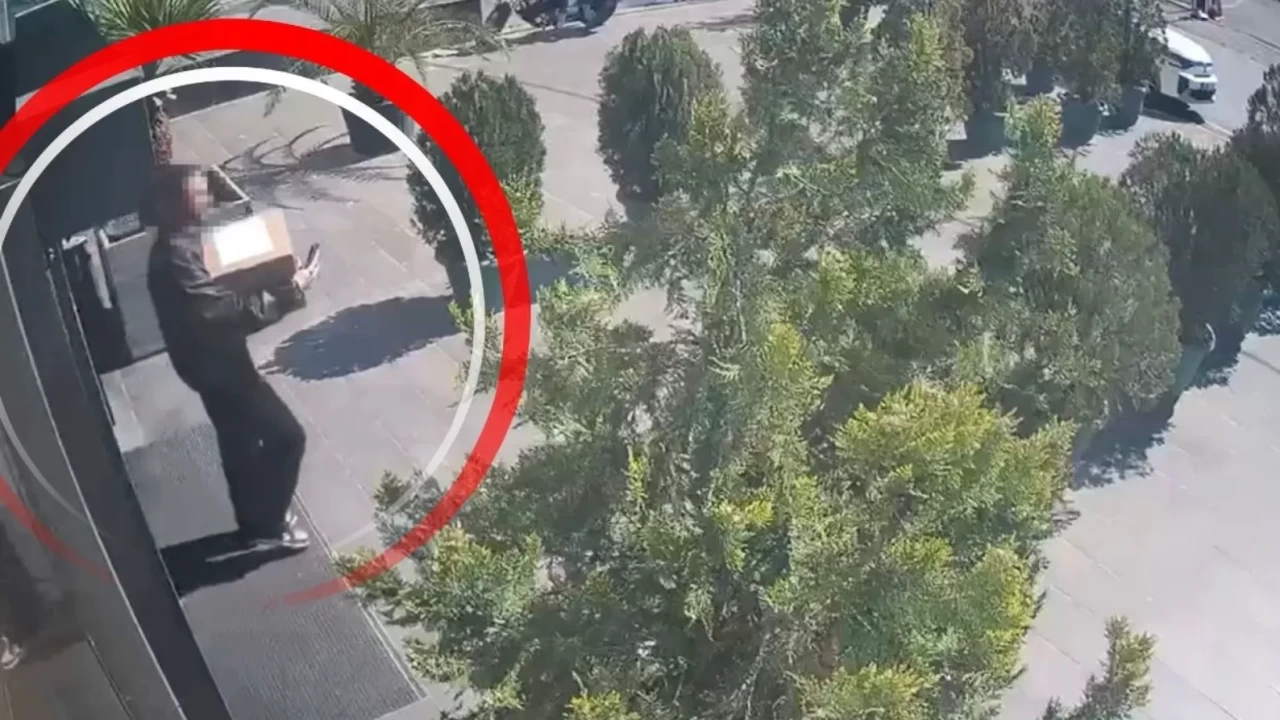 Maltepe’de 'elektronik cihaz' beklerken narkotik polisiyle karşılaştılar! Yurt dışından gelen koliyi açan ekipler şoke oldu: Tam 5,4 kilo!