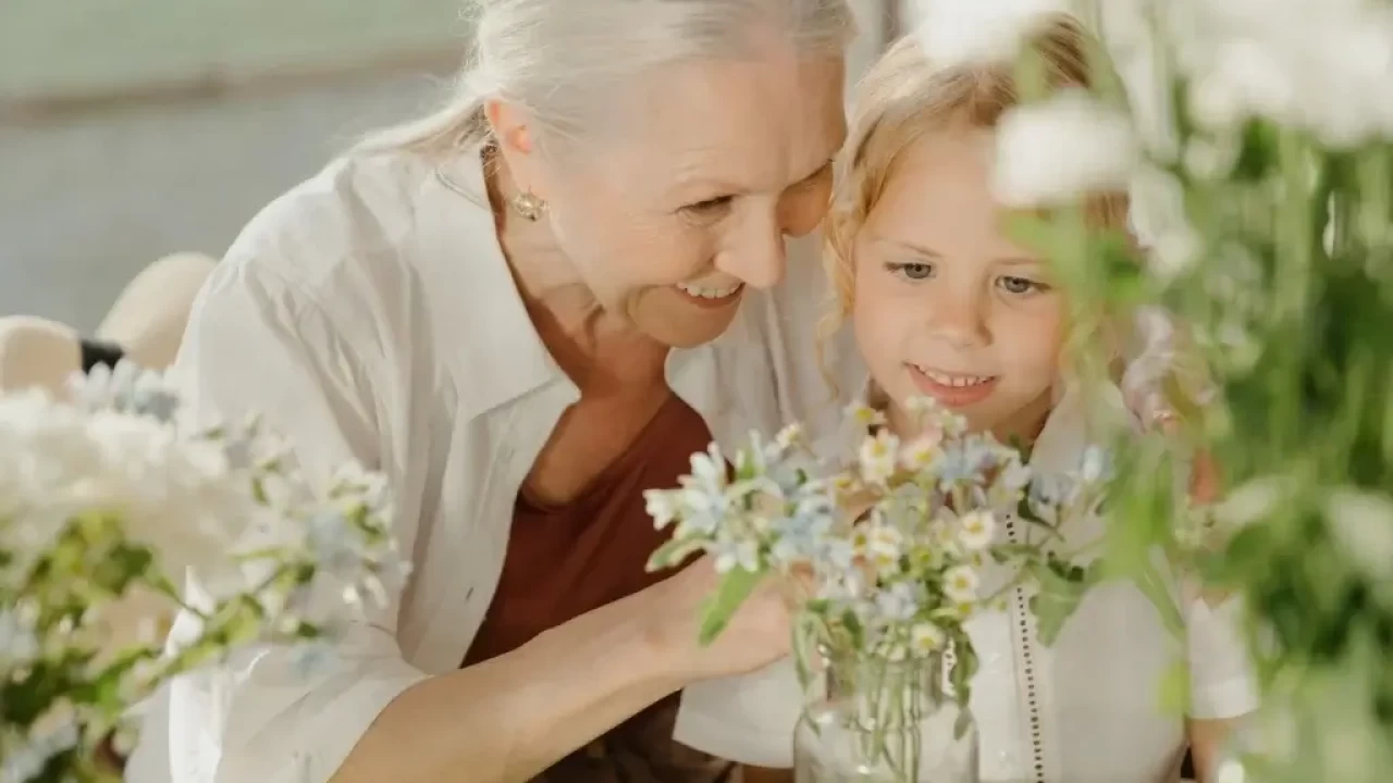 Babaanneye ve anneanneye özel Anneler Günü mesajı!…