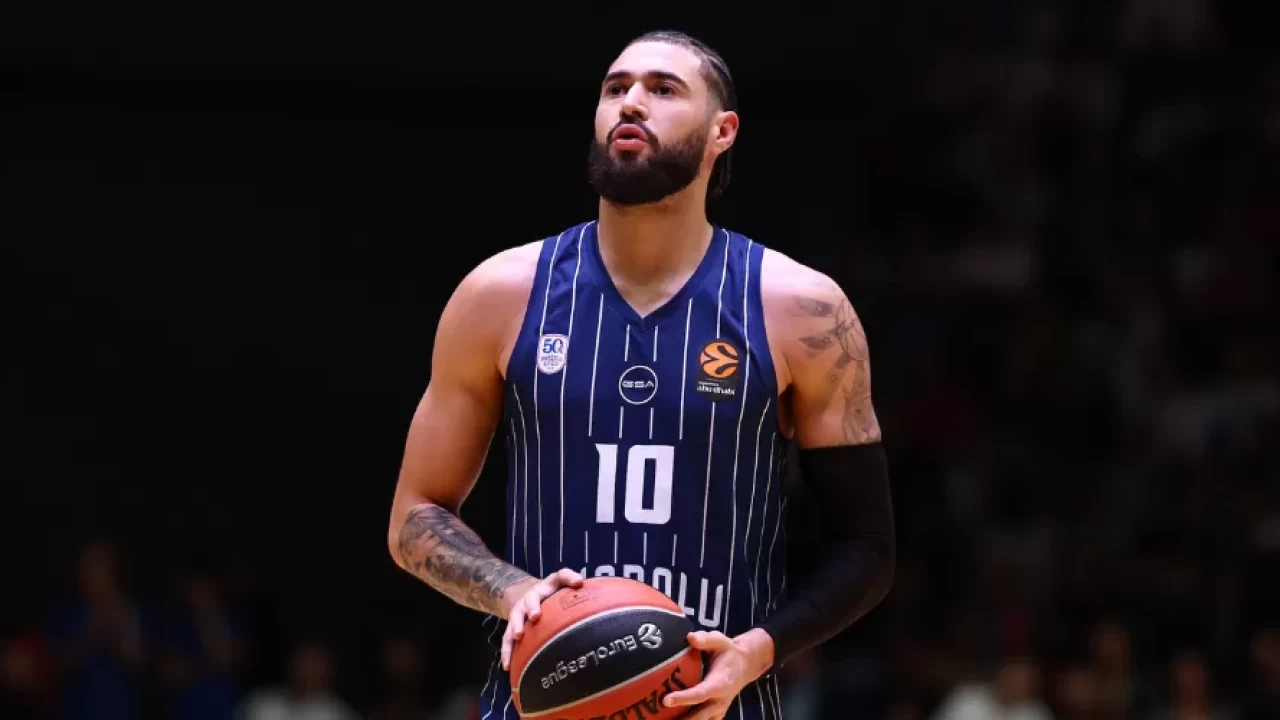 Anadolu Efes’e kötü haber! Isaia Cordinier ameliyat oldu