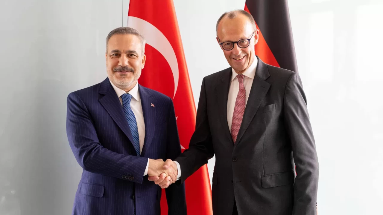Berlin'de Kritik Zirve! Bakan Fidan, Almanya Başbakanı Merz ile görüştü