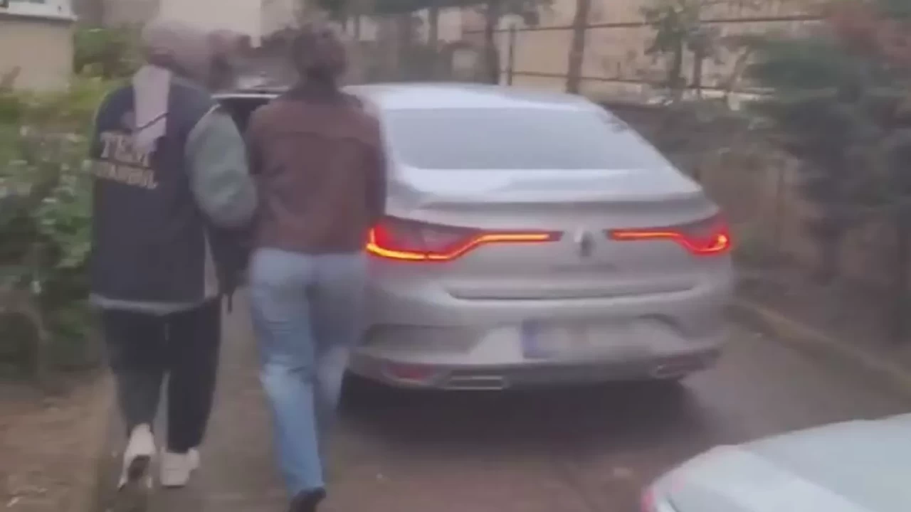 FETÖ'ye 6 ilde ağır darbe darbe vuruldu: 25 gözaltı