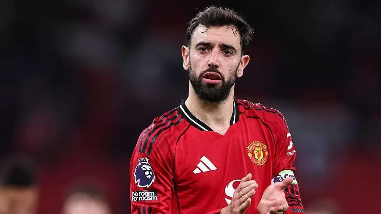 Manchester United kaptanı Bruno Fernandes Premier Lig'de yılın oyuncusu ödülünü kazandı
