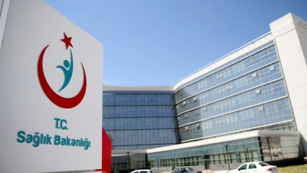 Sağlık Bakanlığı'ndan hantavirüs açıklaması: Gemideki 3 Türk vatandaşı yarın Türkiye'ye getiriliyor
